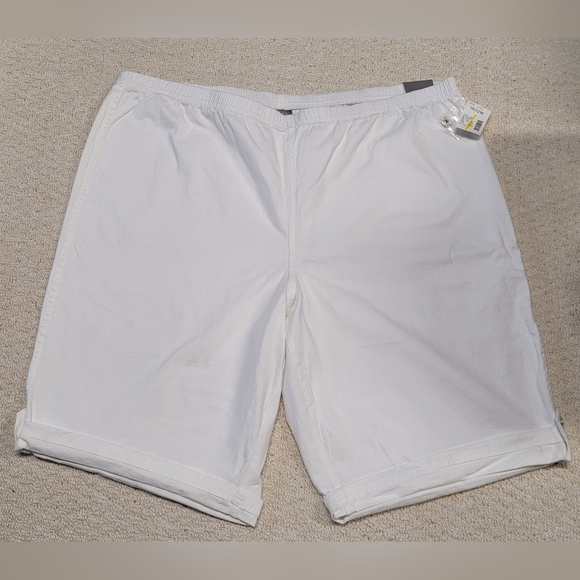 Essentials Pants - Essentials New White Shorts Elastic Waist Cuffed 30/32W